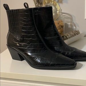 NEVER WORN croco cowboy boots
